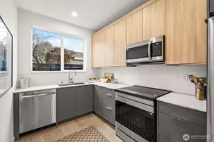 713 B N 70th St, Seattle, WA 98103 - Photo 8