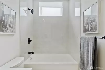 9015 14th Avenue SW, Seattle, WA 98106 - Photo 10