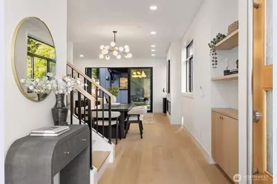 3832 32nd Avenue W, Seattle, WA 98199 - Photo 2