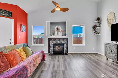 1409 9th Avenue Ct SE, Puyallup, WA 98372 - Photo 4