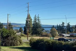 915 SW Kimball Dr, Oak Harbor, WA 98277 - Photo 2