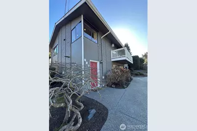 520 Olympic Avenue #B, Edmonds, WA 98020 - Photo 2