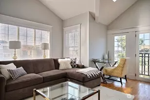 2310 10th Ave E, Seattle, WA 98102 - Photo 6