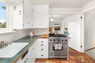 1947 34th Ave W, Seattle, WA 98199 - Photo 12