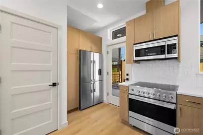 7009 9th Avenue NE, Seattle, WA 98115 - Photo 8