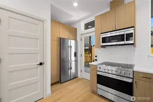 7009 9th Ave NE, Seattle, WA 98115 - Photo 8