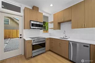 7009 9th Ave NE, Seattle, WA 98115 - Photo 6