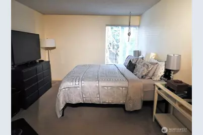 13717 Linden Avenue N #215, Seattle, WA 98133 - Photo 4