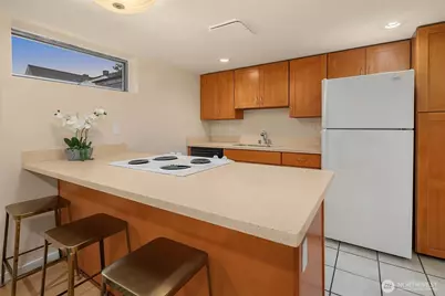 921 N 85th Street, Seattle, WA 98103 - Photo 6