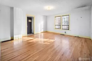 3226 S Edmunds St, Seattle, WA 98118 - Photo 2