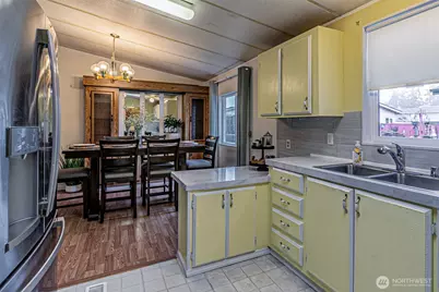 9818 Asotin Street S, Tacoma, WA 98444 - Photo 6