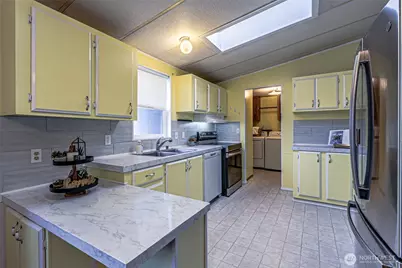 9818 Asotin Street S, Tacoma, WA 98444 - Photo 8