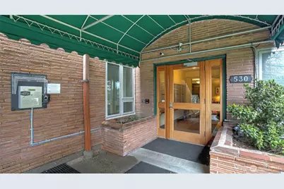 530 W Olympic Place #304, Seattle, WA 98119 - Photo 2