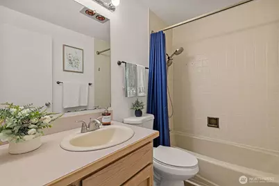 2253 Gilman Drive W #104, Seattle, WA 98119 - Photo 18