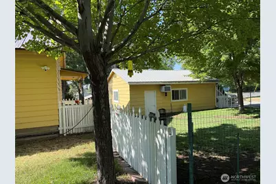 18 Cherry Avenue W, Omak, WA 98841 - Photo 6