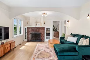 9701 Roosevelt Way NE, Seattle, WA 98115 - Photo 2