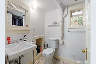 9701 Roosevelt Way NE, Seattle, WA 98115 - Photo 28