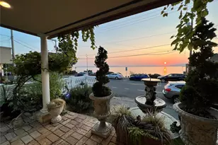 4030 Beach Dr SW, Seattle, WA 98116 - Photo 2