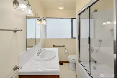 3653 W Commodore Way, Seattle, WA 98199 - Photo 16