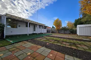 11144 Woodward Ave S, Seattle, WA 98178 - Photo 16