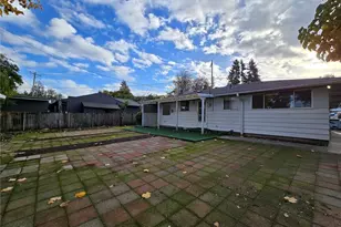 11144 Woodward Ave S, Seattle, WA 98178 - Photo 14