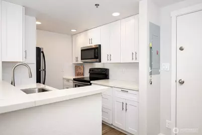 121 Vine Street #1702, Seattle, WA 98121 - Photo 4