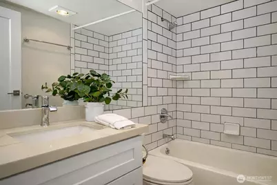 121 Vine Street #1702, Seattle, WA 98121 - Photo 18