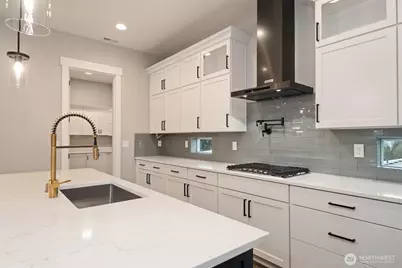 7560 S 130th Place, Seattle, WA 98178 - Photo 2