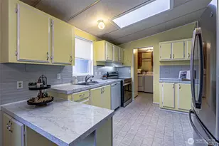 9818 Asotin St S, Tacoma, WA 98444 - Photo 8