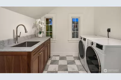 740 22nd Avenue E, Seattle, WA 98112 - Photo 34