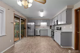 1113 1111 159th St Ct E, Tacoma, WA 98445 - Photo 32