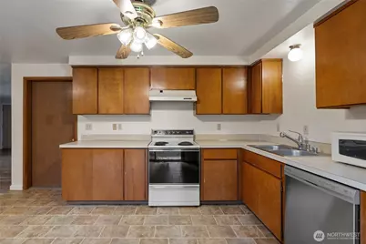 1113 1111 159th St Court E, Tacoma, WA 98445 - Photo 16