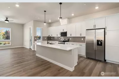 12802 66th Avenue S, Seattle, WA 98178 - Photo 6