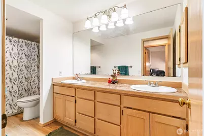 22934 SE 37th St, Sammamish, WA 98075 - Photo 18