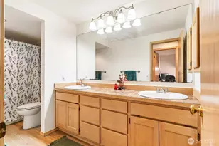 22934 SE 37th St, Sammamish, WA 98075 - Photo 18