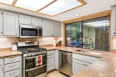 22934 SE 37th St, Sammamish, WA 98075 - Photo 6