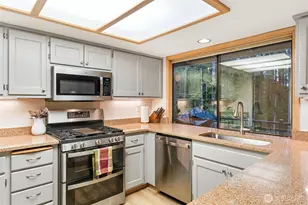 22934 SE 37th St, Sammamish, WA 98075 - Photo 6