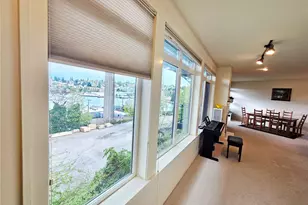 3217 Eastlake Ave E, Seattle, WA 98102 - Photo 10