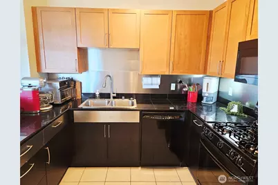 3217 Eastlake Avenue E #303, Seattle, WA 98102 - Photo 8