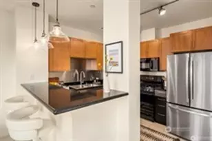 3217 Eastlake Ave E, Seattle, WA 98102 - Photo 10