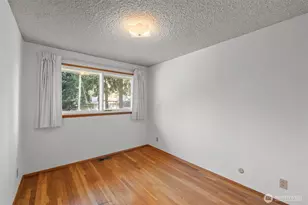1027 S 112th St, Seattle, WA 98168 - Photo 10