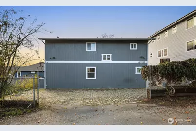 4028 38th Avenue S, Seattle, WA 98118 - Photo 2