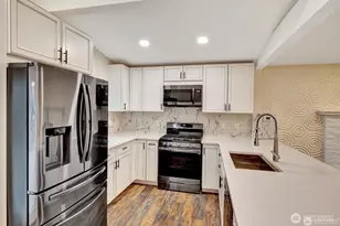 8801 NE 140th Pl, Kirkland, WA 98034 - Photo 8