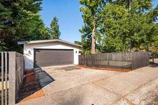 8801 NE 140th Pl, Kirkland, WA 98034 - Photo 2