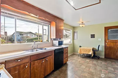 5706 S Upland Road, Seattle, WA 98118 - Photo 8