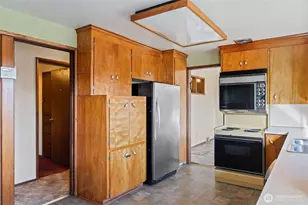 5706 S Upland Rd, Seattle, WA 98118 - Photo 10