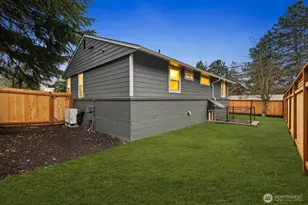 104 NE 85th St, Seattle, WA 98115 - Photo 38