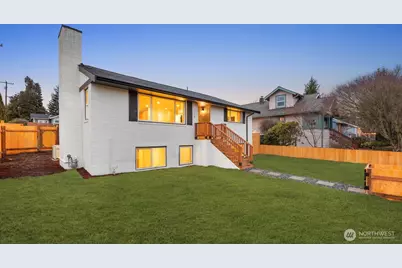 7555 32nd Avenue SW, Seattle, WA 98126 - Photo 2