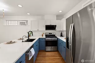 3425 21st Ave W, Seattle, WA 98199 - Photo 4