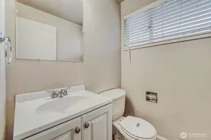 1131 Lenore Dr, Tacoma, WA 98406 - Photo 20